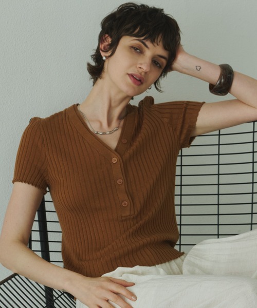 Plumel(プルメル)の「V-Neck Rib Knit T Tops / VネックリブニットTトップス(ニット/セーター・レディース・ブラウン/アイボリー/ライトブルー・MEDIUM)」の13枚目の写真
