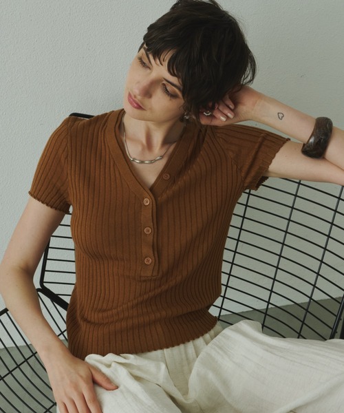 Plumel(プルメル)の「V-Neck Rib Knit T Tops / VネックリブニットTトップス(ニット/セーター・レディース・ブラウン/アイボリー/ライトブルー・MEDIUM)」の14枚目の写真