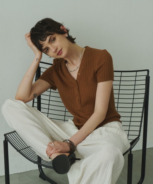 Plumel(プルメル)の「V-Neck Rib Knit T Tops / VネックリブニットTトップス(ニット/セーター・レディース・ブラウン/アイボリー/ライトブルー・MEDIUM)」の19枚目の写真