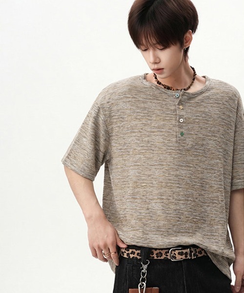 Ressaca(レサーカ)の「オーバーサイズヘンリーネックTシャツ(Tシャツ/カットソー・メンズ・ベージュ/グリーン・XL/L/M)」の6枚目の写真