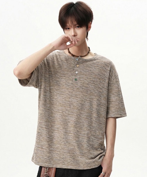 Ressaca(レサーカ)の「オーバーサイズヘンリーネックTシャツ(Tシャツ/カットソー・メンズ・ベージュ/グリーン・XL/L/M)」の5枚目の写真