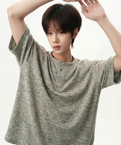 Ressaca(レサーカ)の「オーバーサイズヘンリーネックTシャツ(Tシャツ/カットソー・メンズ・ベージュ/グリーン・XL/L/M)」の11枚目の写真