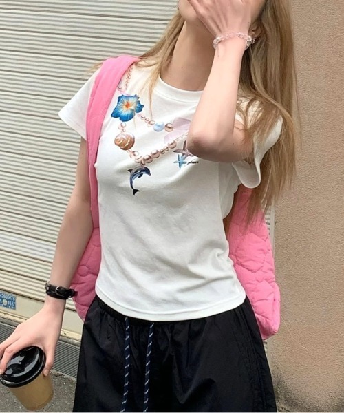 SHEENA（シーナ）の「パールネックレスプリントフィットTシャツ（Tシャツ/カットソー・レディース・ホワイト/ブラック・M）」の4枚目の写真
