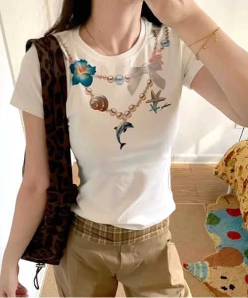 SHEENA（シーナ）の「パールネックレスプリントフィットTシャツ（Tシャツ/カットソー・レディース・ホワイト/ブラック・M）」の6枚目の写真