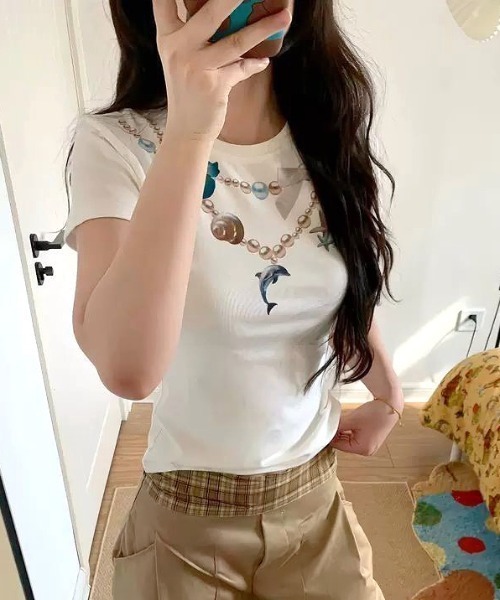 SHEENA（シーナ）の「パールネックレスプリントフィットTシャツ（Tシャツ/カットソー・レディース・ホワイト/ブラック・M）」の8枚目の写真