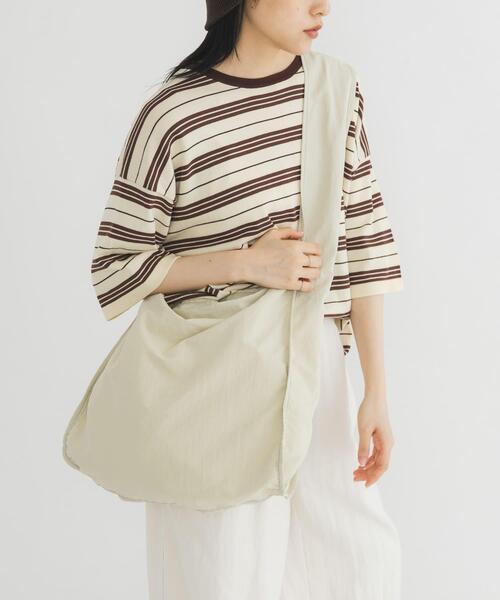 KBF(ケイビーエフ)の「パイピングナイロンビッグBAG(ショルダーバッグ・レディース・チャコールグレー/ベージュ系その他・ONE)」の13枚目の写真