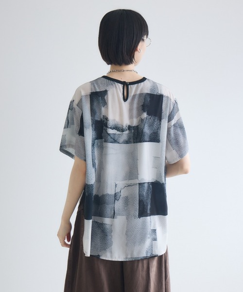 Paradise Picnic(パラダイスピクニック)の「TRANOI. ウォーターペイントプリントブラウス(シャツ/ブラウス・レディース・ブラック/グレー/ブルー・FREE)」の9枚目の写真