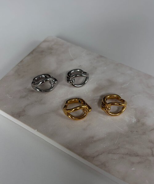 CAPRICIEUX LE'MAGE（カプリシューレマージュ）の「〈GOLDY/ゴールディ〉【ステンレス】ドロップノットワンタッチイヤリング（イヤリング・レディース・ゴールド/シルバー・FREE）」の6枚目の写真