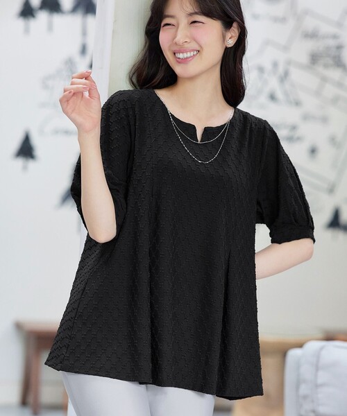 Tiaclasse(ティアクラッセ)の「ダイヤ柄ふくれカットソーフレアトップス(Tシャツ/カットソー・レディース・ブラック/ネイビー/オフホワイト・M/L)」の6枚目の写真
