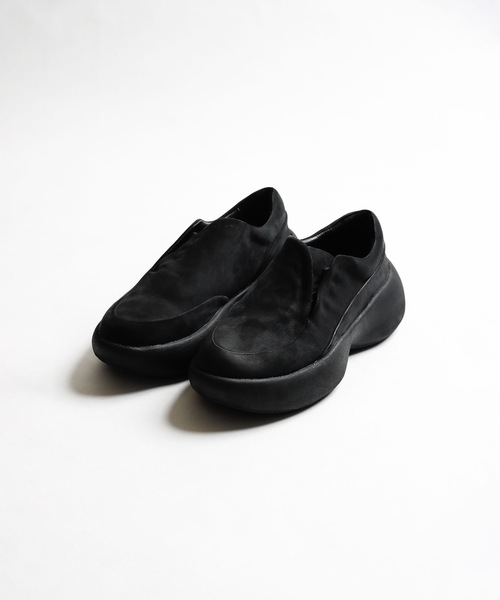 VEIN （ヴェイン）の「COW LEATHER NUBUCK OVAL SOLE TRAINER（スニーカー・メンズ・ブラック・41/42/43）」の2枚目の写真