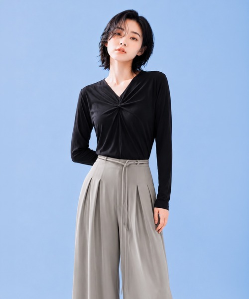 by LEGNA(バイレグナ)の「COOLIFYツイストデザインプルオーバー(Tシャツ/カットソー・レディース・ブラック/ダークグレー/ホワイト・SMALL/MEDIUM/X-LARGE/LARGE)」の16枚目の写真