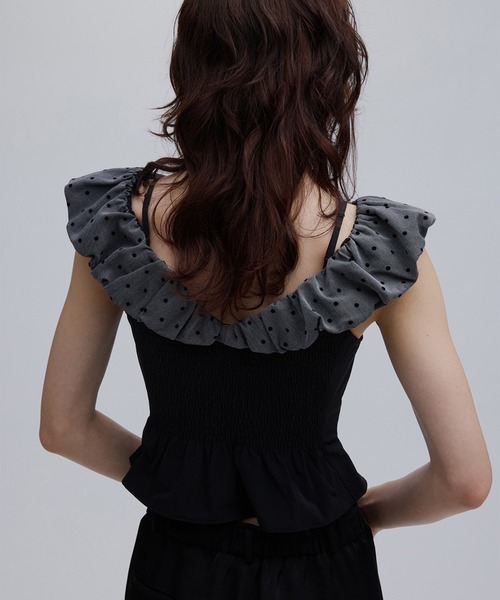 Ameri(アメリ)の「OFF SHOULDER COMPACT PUFF TOP(Tシャツ/カットソー・レディース・ブラウン/ブラック/イエロー・SMALL/MEDIUM)」の6枚目の写真