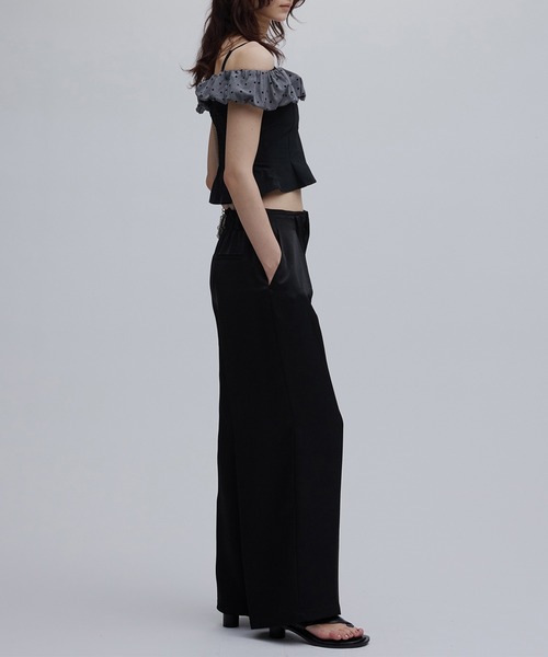 Ameri(アメリ)の「OFF SHOULDER COMPACT PUFF TOP(Tシャツ/カットソー・レディース・ブラウン/ブラック/イエロー・SMALL/MEDIUM)」の7枚目の写真