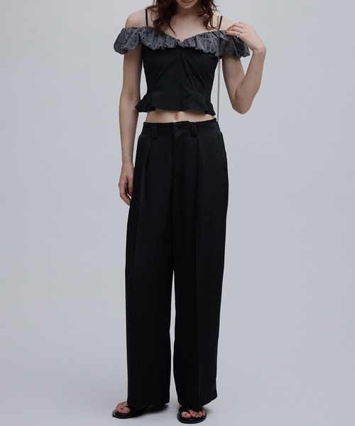 Ameri(アメリ)の「OFF SHOULDER COMPACT PUFF TOP(Tシャツ/カットソー・レディース・ブラウン/ブラック/イエロー・SMALL/MEDIUM)」の8枚目の写真