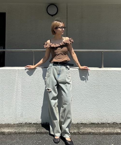 Ameri(アメリ)の「OFF SHOULDER COMPACT PUFF TOP(Tシャツ/カットソー・レディース・ブラウン/ブラック/イエロー・SMALL/MEDIUM)」の15枚目の写真