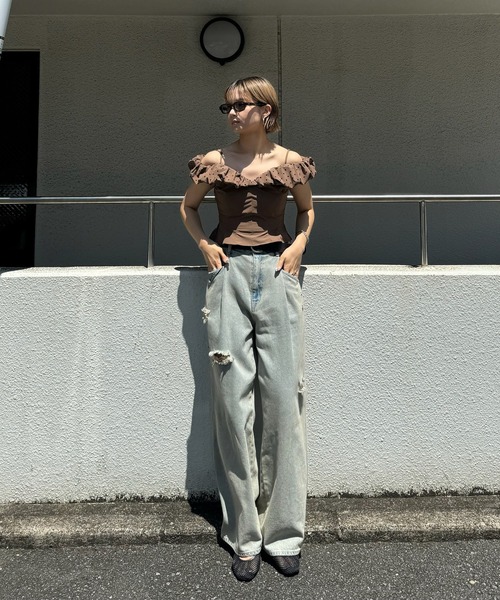 Ameri(アメリ)の「OFF SHOULDER COMPACT PUFF TOP(Tシャツ/カットソー・レディース・ブラウン/ブラック/イエロー・SMALL/MEDIUM)」の16枚目の写真