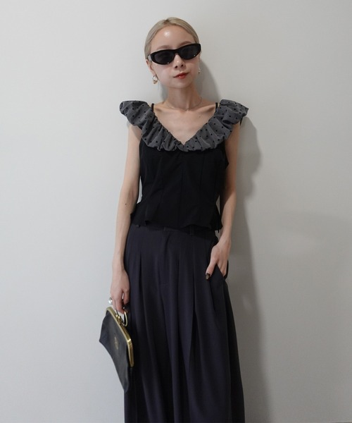 Ameri(アメリ)の「OFF SHOULDER COMPACT PUFF TOP(Tシャツ/カットソー・レディース・ブラウン/ブラック/イエロー・SMALL/MEDIUM)」の17枚目の写真