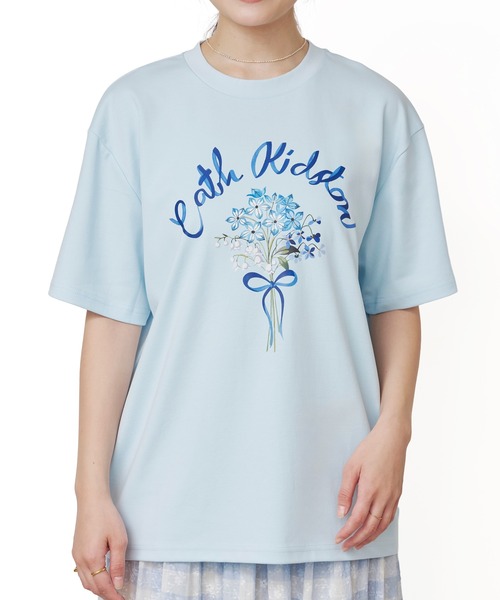 Cath Kidston(キャスキッドソン)の「オーバーサイズTシャツ Flower Bunch(Tシャツ/カットソー・レディース・ホワイト/ライトピンク/ライトイエロー/サックスブルー/ネイビー・FREE)」の4枚目の写真