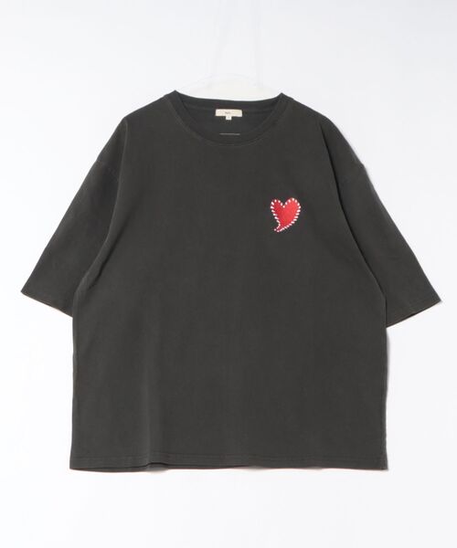 Revo.（レボ）の「Revo. ハートエンブロイ ピグメント加工 半袖Tシャツ（Tシャツ/カットソー・メンズ・ブラック×レッド・2/1）」の8枚目の写真