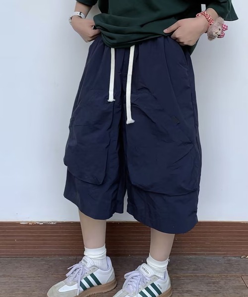 AsheKsha（アシクシャ）の「ルーズフィットのワークスタイル 7分丈ワイドパンツ（その他パンツ・レディース・ベージュ/ネイビー・F）」の7枚目の写真