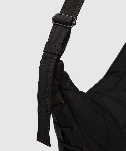 LEMAIRE(ルメール)の「MEDIUM SOFT GAME BAG(ショルダーバッグ・メンズ・ブラウン/ブラウン系その他/グレー・ONE SIZE)」の5枚目の写真