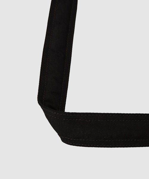 LEMAIRE(ルメール)の「MEDIUM SOFT GAME BAG(ショルダーバッグ・メンズ・ブラウン/ブラウン系その他/グレー・ONE SIZE)」の7枚目の写真