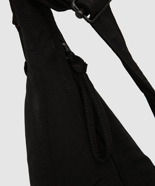 LEMAIRE(ルメール)の「MEDIUM SOFT GAME BAG(ショルダーバッグ・メンズ・ブラウン/ブラウン系その他/グレー・ONE SIZE)」の8枚目の写真