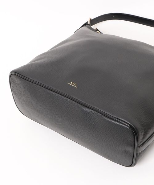 A.P.C.（アーペーセー）の「SAC VERA（トートバッグ・レディース・ブラック/ブラウン・MEDIUM）」の4枚目の写真