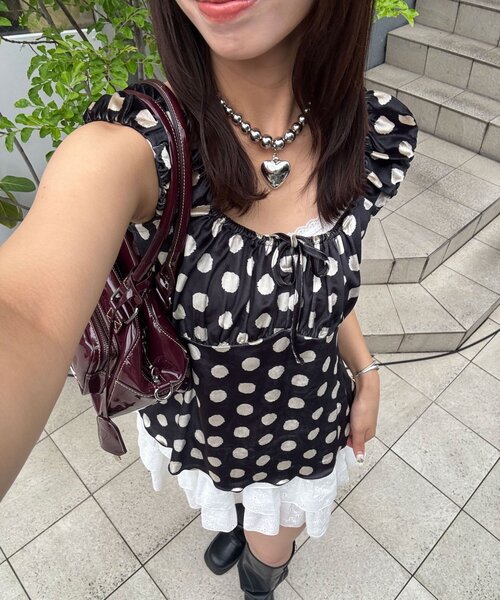 CIAOPANIC(チャオパニック)の「(ドット柄/花柄)ショルダーギャザーベロアビスチェ(Tシャツ/カットソー・レディース・ベージュ/レッド系その他/オレンジ/ブラック系その他/レッド/ブラック・ONE SIZE)」の1枚目の写真