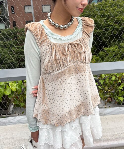 CIAOPANIC(チャオパニック)の「(ドット柄/花柄)ショルダーギャザーベロアビスチェ(Tシャツ/カットソー・レディース・ベージュ/レッド系その他/オレンジ/ブラック系その他/レッド/ブラック・ONE SIZE)」の17枚目の写真