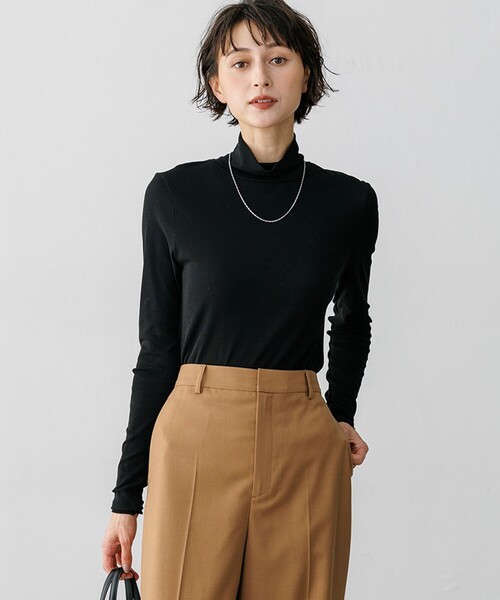 23区 L(ニジュウサンクオオキイサイズ)の「シアーレイヤード ハイネック カットソー(Tシャツ/カットソー・レディース・ホワイト系/ブラック系/スカイブルー系/ベージュ系・48/46/44)」の2枚目の写真