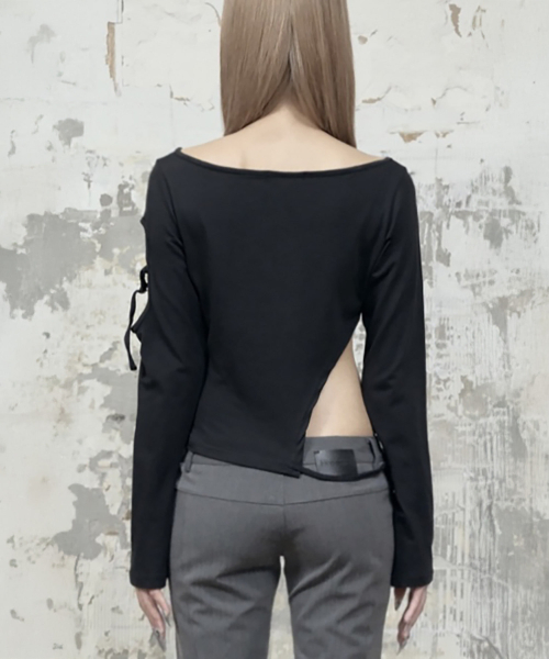 ETRE AU SOMMET(エトレオソメ)の「String Panel Point Long Sleeve (Black)(Tシャツ/カットソー・レディース・ブラック・FREE)」の4枚目の写真
