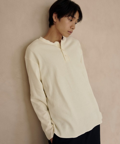 DAWNCE（ダウンス）の「【AKI・三嶋ひな 着用】ヘンリーネックワッフルロンＴ（Tシャツ/カットソー・メンズ・ホワイト/ブラック・L/M）」の19枚目の写真