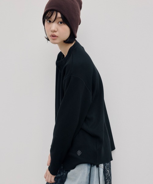 DAWNCE（ダウンス）の「【AKI・三嶋ひな 着用】ヘンリーネックワッフルロンＴ（Tシャツ/カットソー・メンズ・ホワイト/ブラック・L/M）」の7枚目の写真