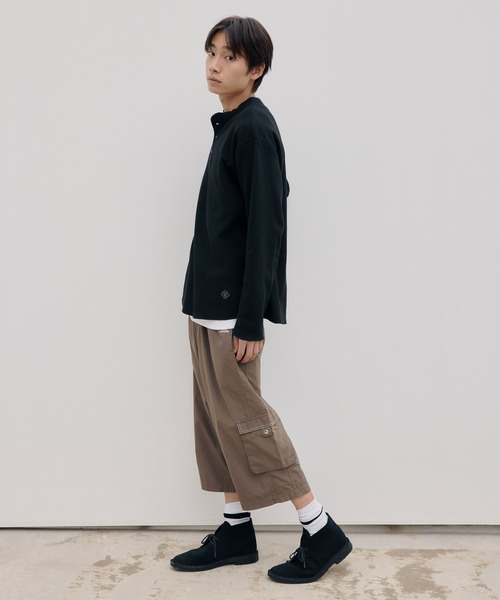 DAWNCE（ダウンス）の「【AKI・三嶋ひな 着用】ヘンリーネックワッフルロンＴ（Tシャツ/カットソー・メンズ・ホワイト/ブラック・L/M）」の12枚目の写真