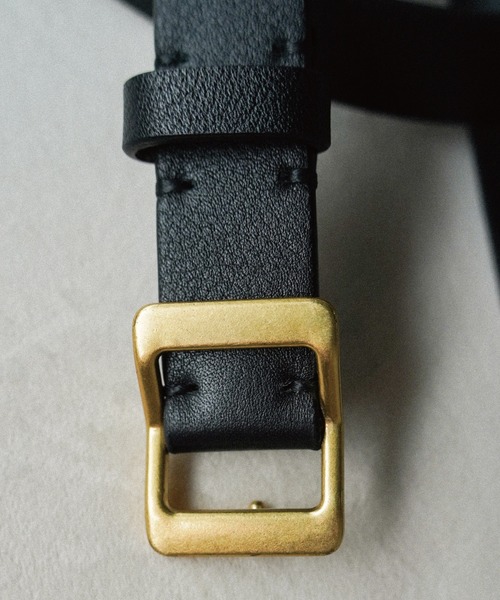 WYM LIDNM(ウィム バイ リドム)の「ANILINE LEATHER HOOK BELT(ベルト・メンズ・ブラック/ダークブラウン・M/L)」の5枚目の写真