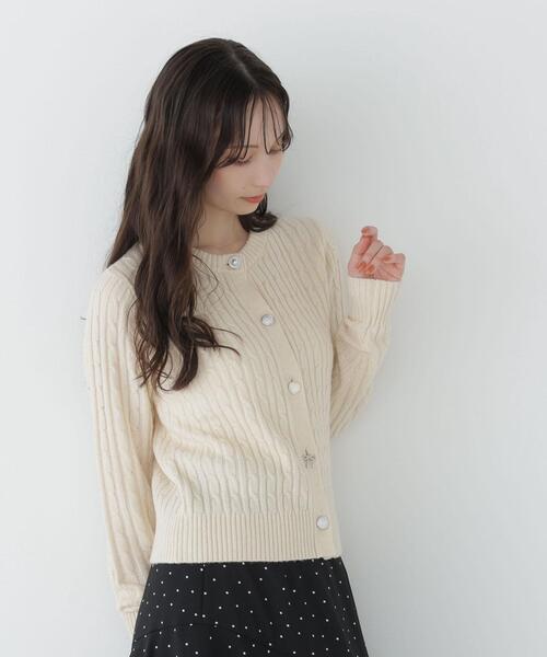 NATURAL BEAUTY BASIC（ナチュラルビューティーベーシック）の「アソートボタンケーブルカーディガン（カーディガン/ボレロ・レディース・チャコールグレー/ブルー/オフホワイト・FREE）」の7枚目の写真