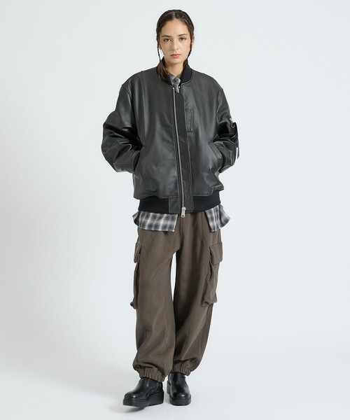 Alpha Industries(アルファインダストリーズ)の「【Alpha Industries/アルファ インダストリーズ】LEATHER MA-1 FLIGHT JACKET / リアルレザー / ユニセックス(JAPAN EXCLUSIVE)(ライダースジャケット・メンズ・ブラック・M/L/XL)」の2枚目の写真