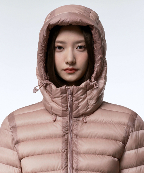 MUSINSA STANDARD WOMAN（ムシンサスタンダードウーマン）の「[シティレジャー] ウィメンズシアーフードパーカーライトダウンジャケット [デザートピンク]（ダウンジャケット/コート・レディース・その他・X-SMALL/SMALL/MEDIUM/LARGE）」の4枚目の写真