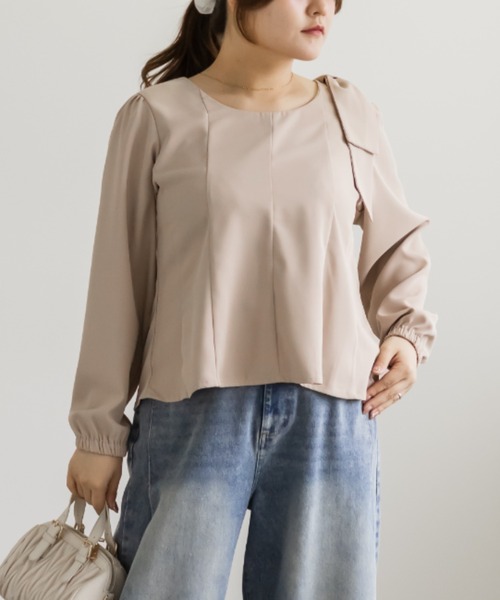 CLETTE(クレット)の「ショルダーリボンペプラムブラウス(シャツ/ブラウス・レディース・ネイビー/ブラック/ピンクベージュ・LL/4L/3L)」の1枚目の写真