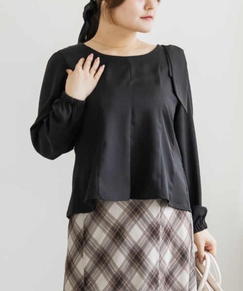 CLETTE(クレット)の「ショルダーリボンペプラムブラウス(シャツ/ブラウス・レディース・ネイビー/ブラック/ピンクベージュ・LL/4L/3L)」の4枚目の写真