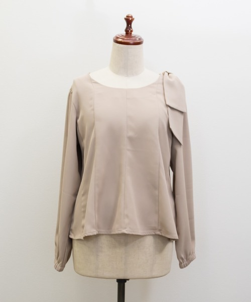 CLETTE(クレット)の「ショルダーリボンペプラムブラウス(シャツ/ブラウス・レディース・ネイビー/ブラック/ピンクベージュ・LL/4L/3L)」の13枚目の写真