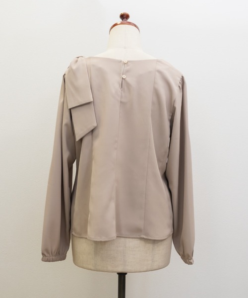 CLETTE(クレット)の「ショルダーリボンペプラムブラウス(シャツ/ブラウス・レディース・ネイビー/ブラック/ピンクベージュ・LL/4L/3L)」の15枚目の写真