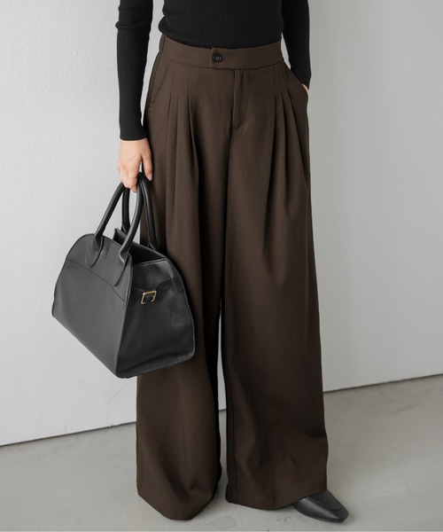 AMELY(エミリー)の「タックワイドパンツ/アシンメトリー/リラクシー(その他パンツ・レディース・ブラック/チャコール/ブラウン/カーキブラウン・M/L)」の3枚目の写真