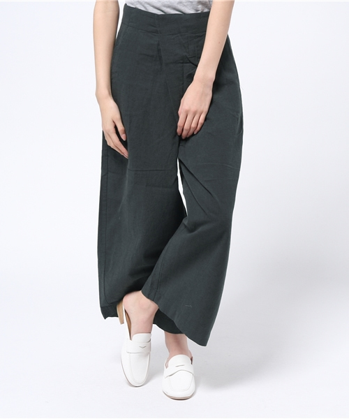 LBC（エルビーシー）の「コットンリネンタック使いガウチョパンツ（その他パンツ・レディース・オフホワイト/オリーブ/ネイビー・MEDIUM/LARGE）」の3枚目の写真