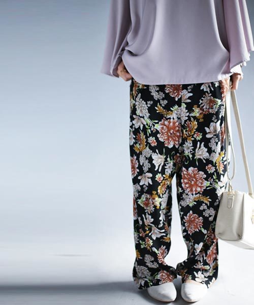 antiqua(アンティカ)の「花柄パンツ(その他パンツ・レディース・ブラック系その他/レッド系その他・FREE)」の2枚目の写真