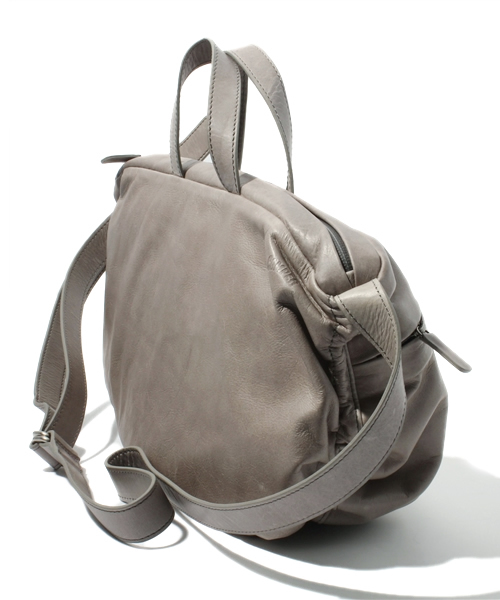 CAMPER(カンペール)の「PARERA ナナメ掛けショルダーM(ショルダーバッグ・レディース・グレー・FREE)」の2枚目の写真