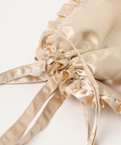 merlot plus(メルロープリュス)の「フリルエッジ巾着バッグ2413(トートバッグ・レディース・ベージュ/ピンク/グレー/ブラック/ブルー・FREE)」の7枚目の写真