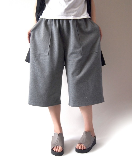 BEATJIVE（ビートジャイブ）の「ストレッチジャージ素材 ワイドパンツ ハーフパンツ ガウチョパンツ イージーパンツ 5分丈 膝下 レディース（その他パンツ・レディース・チャコールグレー/ブラック/ライトグレー・FREE）」の20枚目の写真