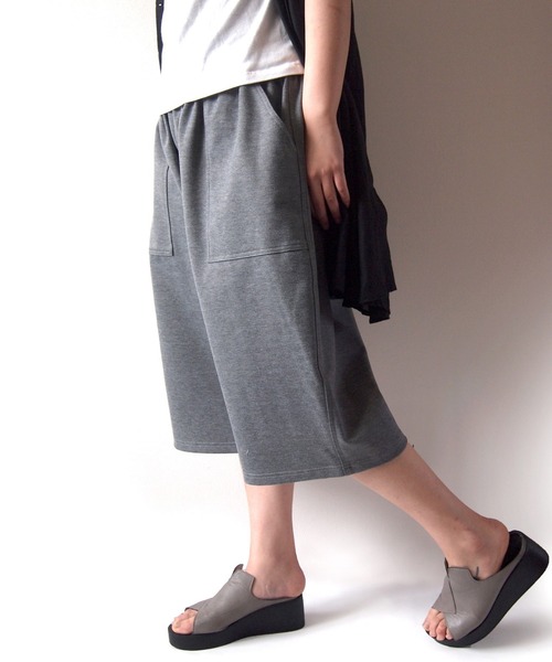 BEATJIVE（ビートジャイブ）の「ストレッチジャージ素材 ワイドパンツ ハーフパンツ ガウチョパンツ イージーパンツ 5分丈 膝下 レディース（その他パンツ・レディース・チャコールグレー/ブラック/ライトグレー・FREE）」の21枚目の写真